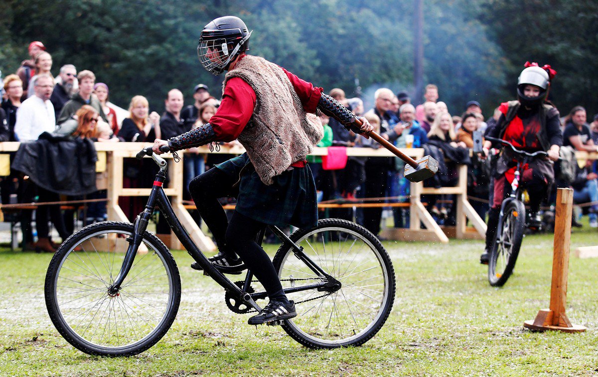 Рыцарские бои на велосипедах Pedal Battle в Германии