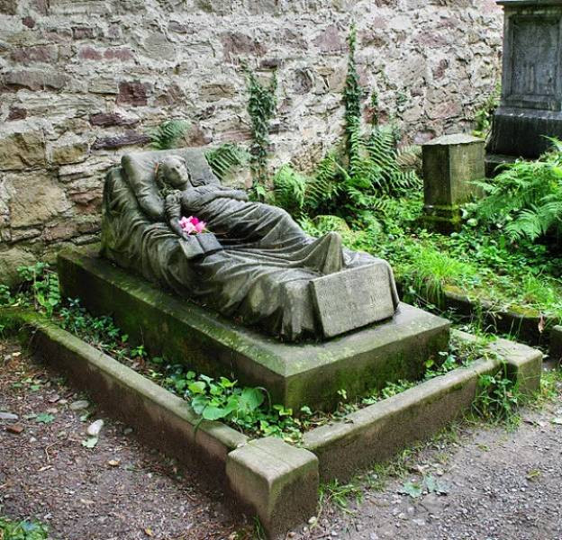 Самые странные и необычные надгробные памятники