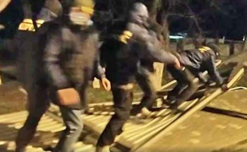 На одесском пляже снова снесли строительный забор будущего отеля (ВИДЕО)