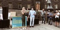 Зірки українського шоу-бізнесу протестували під стінами кабміну. Чого вимагали? (Відео)