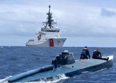 Спецназ США на ходу захопив підводний човен з 7258 кг кокаїну: відео