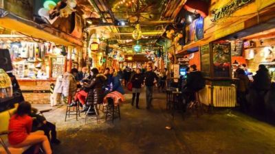 Как работают бары в столице Венгрии (ФОТО)
