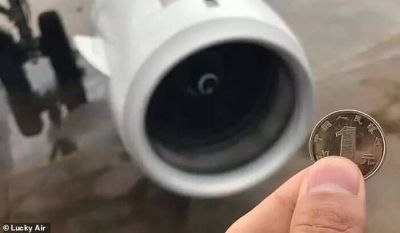 У Китаї пасажир кинув монетки на удачу в двигун літака і потрапив у поліцію