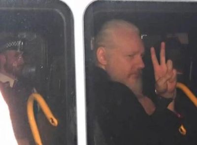 Засновника WikiLeaks Джуліана Ассанжа помістили у в’язницю суворого режиму в Лондоні