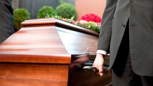 В Індонезії чоловіка поховали рідні, а він виявився живим і повернувся додому