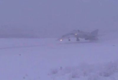 У Росії під час посадки розколовся навпіл бомбардувальник Ту-22М3: відео