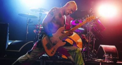 Red Hot Chili Peppers устроят прямую трансляцию своего концерта
