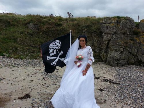 Британка стала женой 300-летнего призрака пирата (ФОТО)