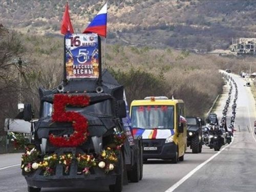 В Крыму заметили странную автоколонну