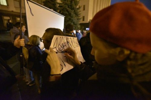 Под окна к Зеленскому пришли активисты с требованиями расследовать громкое убийство