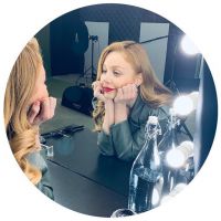 Тина Кароль вызвала восхищение у поклонников мечтательным фото