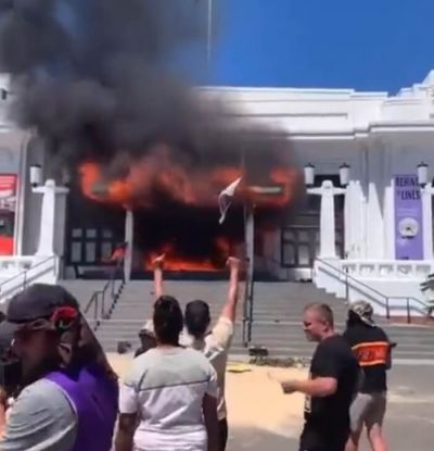 Борці за права аборигенів підпалили колишній парламент Австралії: відео