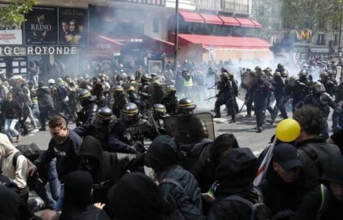 Першотравневі демонстрації у Парижі переросли у масові заворушення