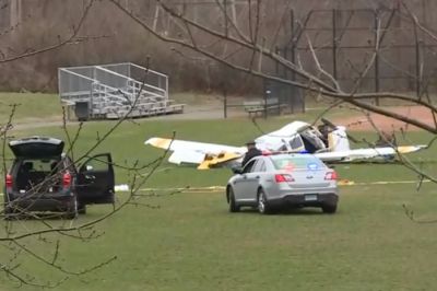 Легкомоторний літак впав на шкільне Бейсбольне поле в США