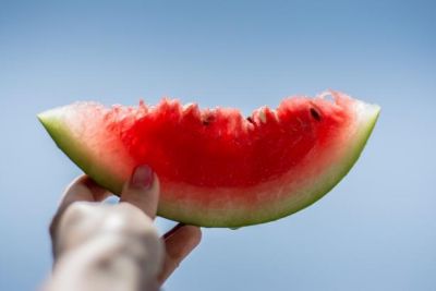 Медики рассказали, какие фрукты помогают при артрите