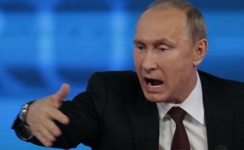 В сети высмеяли Путина из-за конфуза с девушками