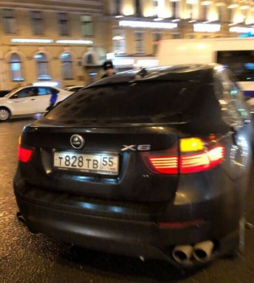 У Санкт-Петербурзі автомобіль в&rsquo;їхав у натовп, є загиблі: відео