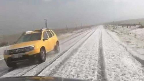 У Туреччині в розпал туристичного сезону випав сніг