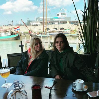 Тоня Матвиенко со старшей дочкой отдыхает в Голландии
