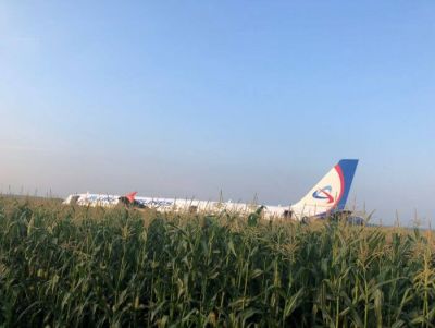 Пасажирський літак Airbus А-321 в Росії здійснив жорстку посадку, 10 постраждалих