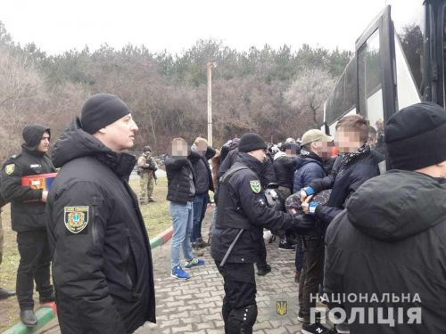 В Одесской области задержали два автобуса с «титушками» и оружием (ВИДЕО)