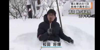 В Японії репортер заради сюжету заліз у штучний сніговий замет