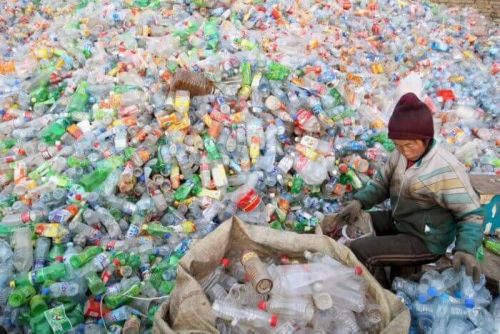 У Китаї викрили контрабандистів, які завозили до країни тисячі тонн сміття