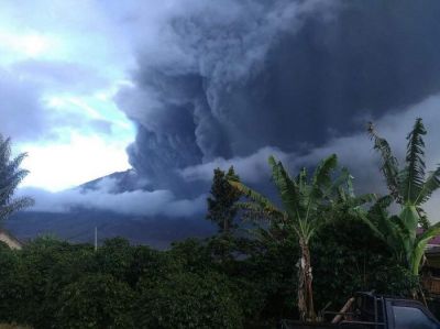 В Індонезії сталося нове виверження вулкана Сінабунг: відео