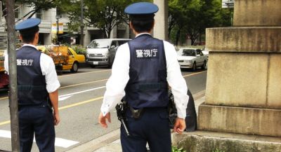 У Японії чоловік відібрав у поліцейського пістолет і влаштував стрілянину