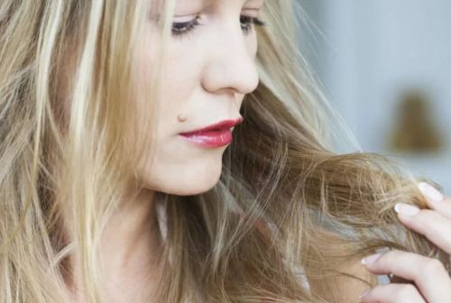 Специалист перечислила частые причины выпадения волос у женщин
