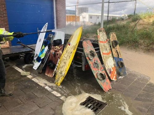 У Нідерландах водночас загинули п’ять досвідчених серферів