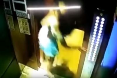 У Китаї невідома сила підняла маленьку дівчинку в ліфті (відео)