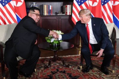 Кровавая дипломатия: опубликована жесткая карикатура на встречу Трампа с Ким Чен Ыном
